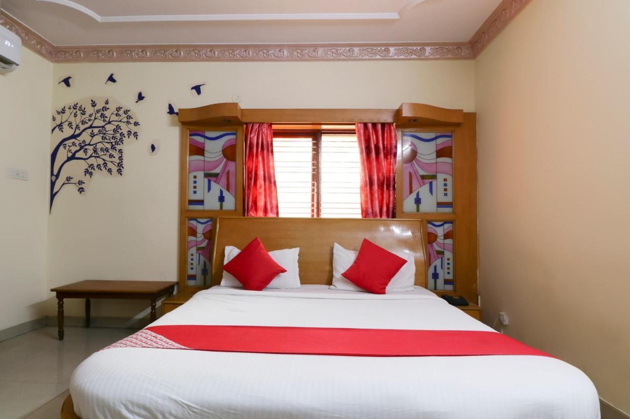 Oyo 71675 New Aishwarya Comforts Hotel Bengaluru Kültér fotó
